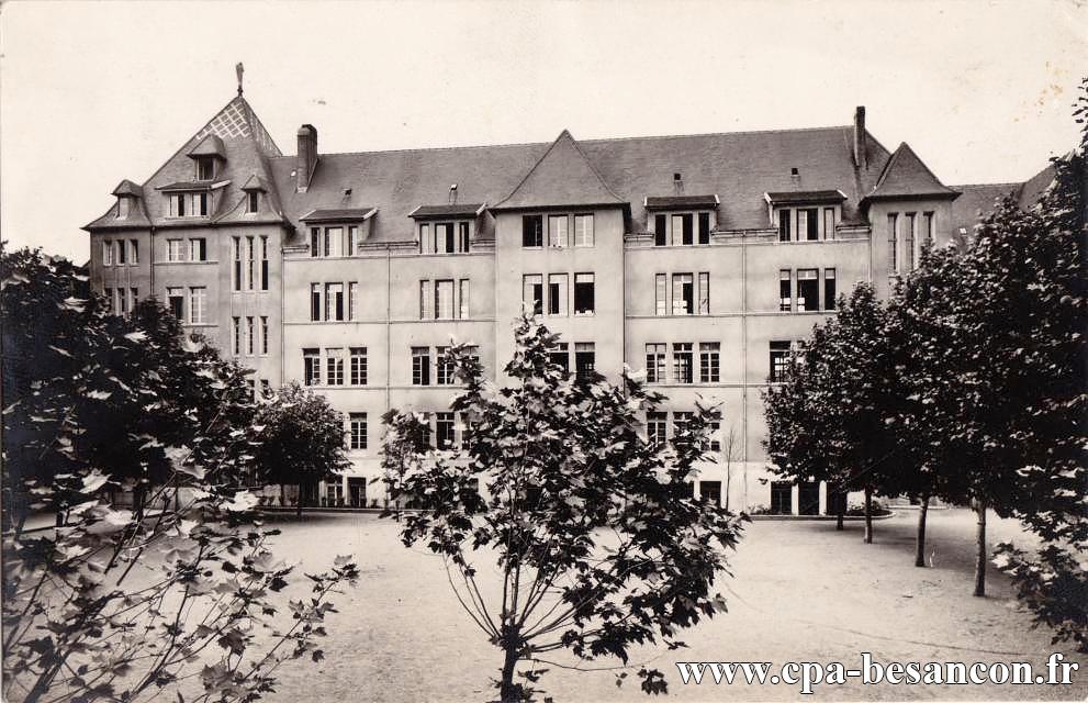 Institution Saint Joseph - BESANÇON. Façade Sud-Ouest. 28 avenue Fontaine Argent